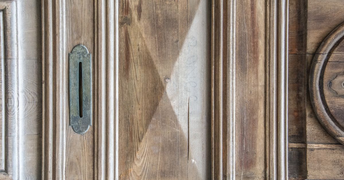 front door lock key — Bayonne Locksmiths